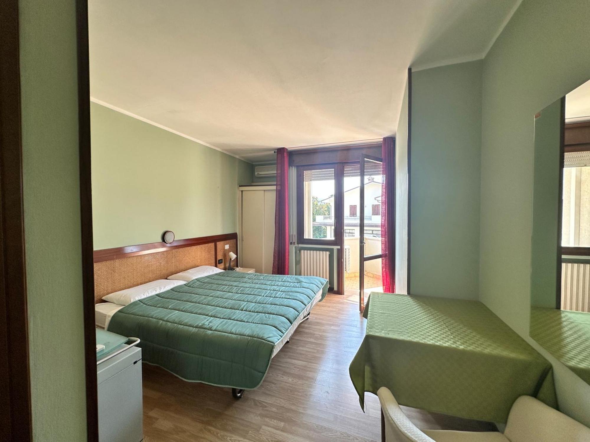 Hotel Battaglia 巴塔利亚泰尔梅 外观 照片